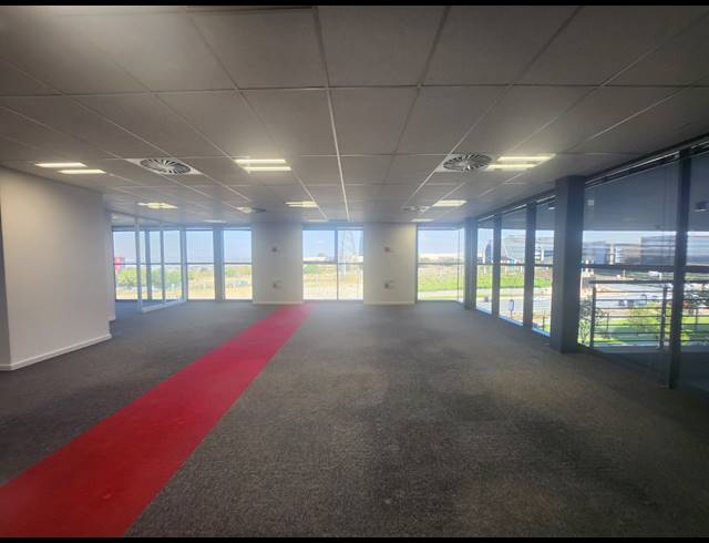 760M² OFFICE TO LET IN VORNA VALLEY